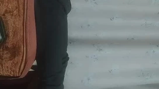 精品小旅馆偷拍貌似很有文化的四眼仔和口活不错的小女友开房毒龙的动作很专业