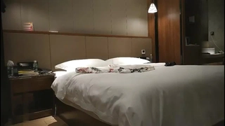 约炮风骚上班族白衬衫包臀裙