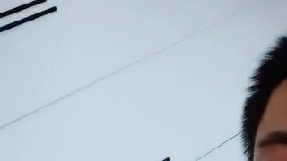 业余学生被涂上油并被猛烈地操