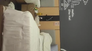 大学生Kama Oxis紧绷的阴道被大鸡巴撑开