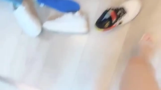 对继父说：‘求求你让我尝尝你的肉棒’