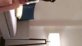 云缨哭着让铠拔出去家中换妻大战每个男人都和对方老婆在一个角落泄欲（下方简介线下交友