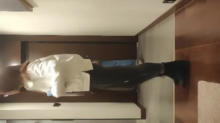 认真的妻子被诱惑了...他妈的让你感到内疚