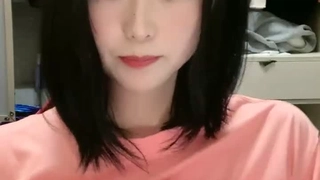 禁忌学生在铁杆宿舍房间里被操并接受面部射精