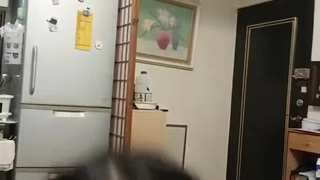 年轻而兴奋的模特们变得肮脏
